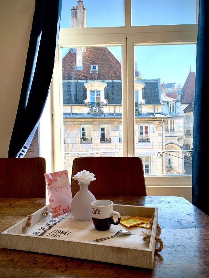Les Fabuleux Appartements Du Coeur De Ville - Place Victor Hugo 브장송 외부 사진