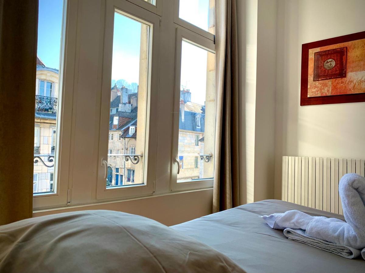 Les Fabuleux Appartements Du Coeur De Ville - Place Victor Hugo 브장송 외부 사진
