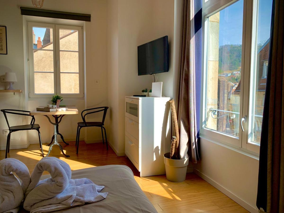 Les Fabuleux Appartements Du Coeur De Ville - Place Victor Hugo 브장송 외부 사진