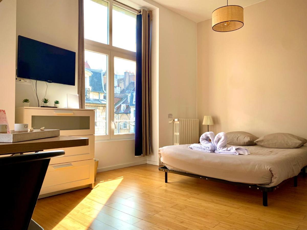 Les Fabuleux Appartements Du Coeur De Ville - Place Victor Hugo 브장송 외부 사진