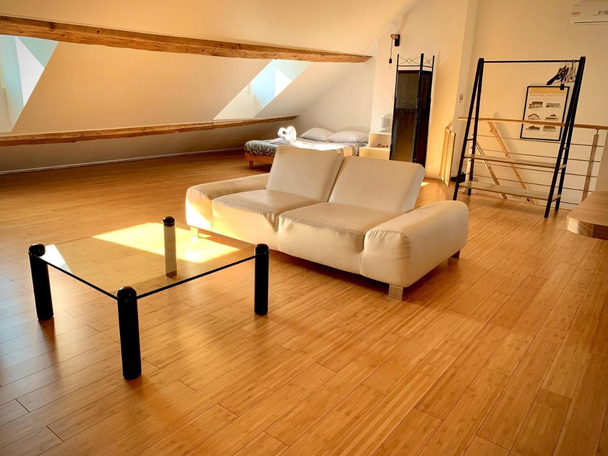 Les Fabuleux Appartements Du Coeur De Ville - Place Victor Hugo 브장송 외부 사진