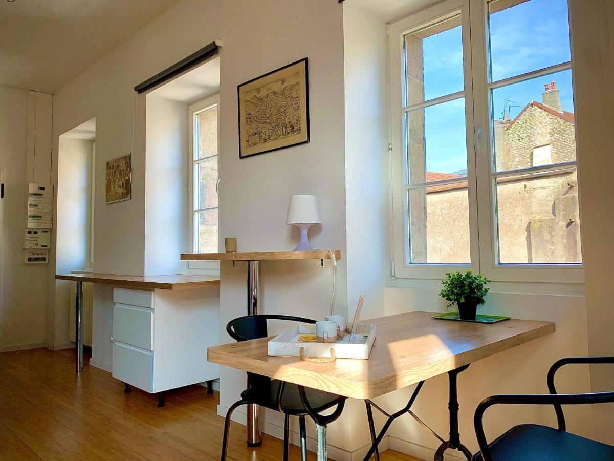 Les Fabuleux Appartements Du Coeur De Ville - Place Victor Hugo 브장송 외부 사진