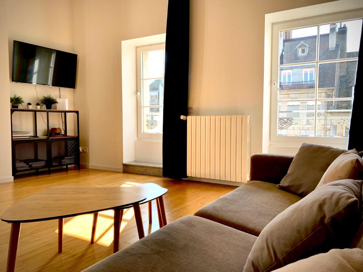 Les Fabuleux Appartements Du Coeur De Ville - Place Victor Hugo 브장송 외부 사진