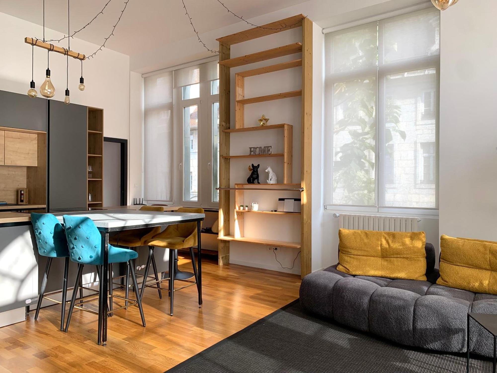 Les Fabuleux Appartements Du Coeur De Ville - Place Victor Hugo 브장송 외부 사진
